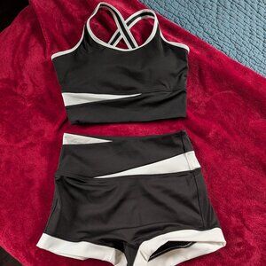 Fern Fitness Women's Contour Top Sports Bra Black and White Size Small